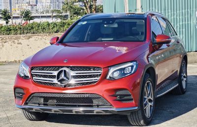Mercedes GLC300 2018 model 2019 màu đỏ. Mua bán Ô tô tại Quận Thanh Xuân Hà Nội được đăng bởi Nguyễn Tuấn Hoàng
