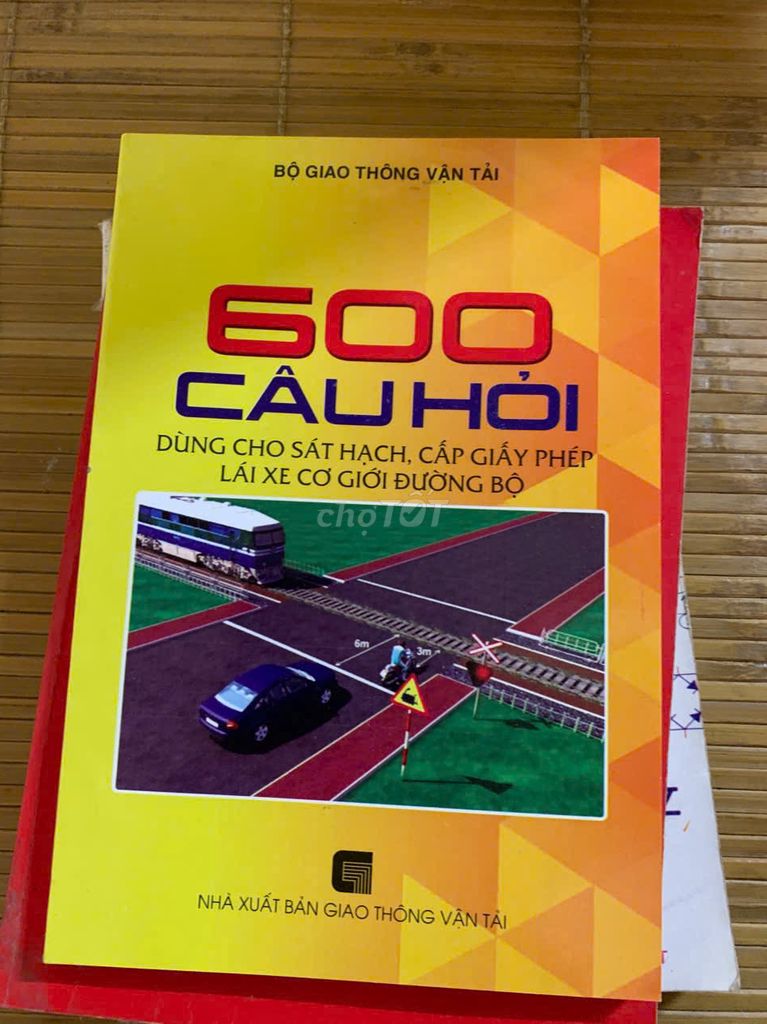 Sách 600 câu hỏi lý thuyết lái xe