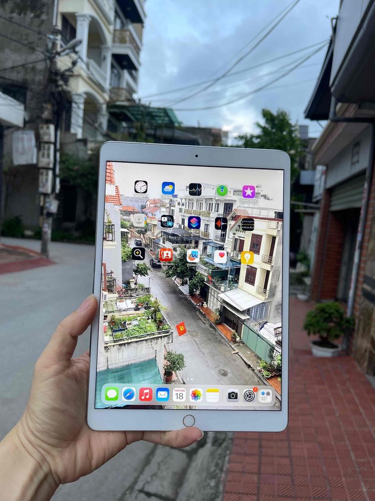 Apple iPad Pro 10.5 inch 64GB. Mua bán Máy tính bảng tại Quận Hải An Hải Phòng được đăng bởi Hung163 hình 1