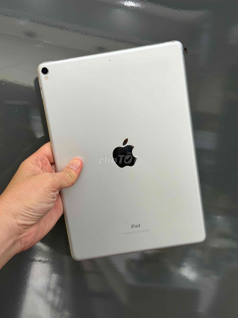 Apple iPad Pro 10.5 inch Wifi 64GB Bạc màn 120hz. Mua bán Máy tính bảng tại Quận Ninh Kiều Cần Thơ được đăng bởi Quý Mobile Cần thơ hình 1