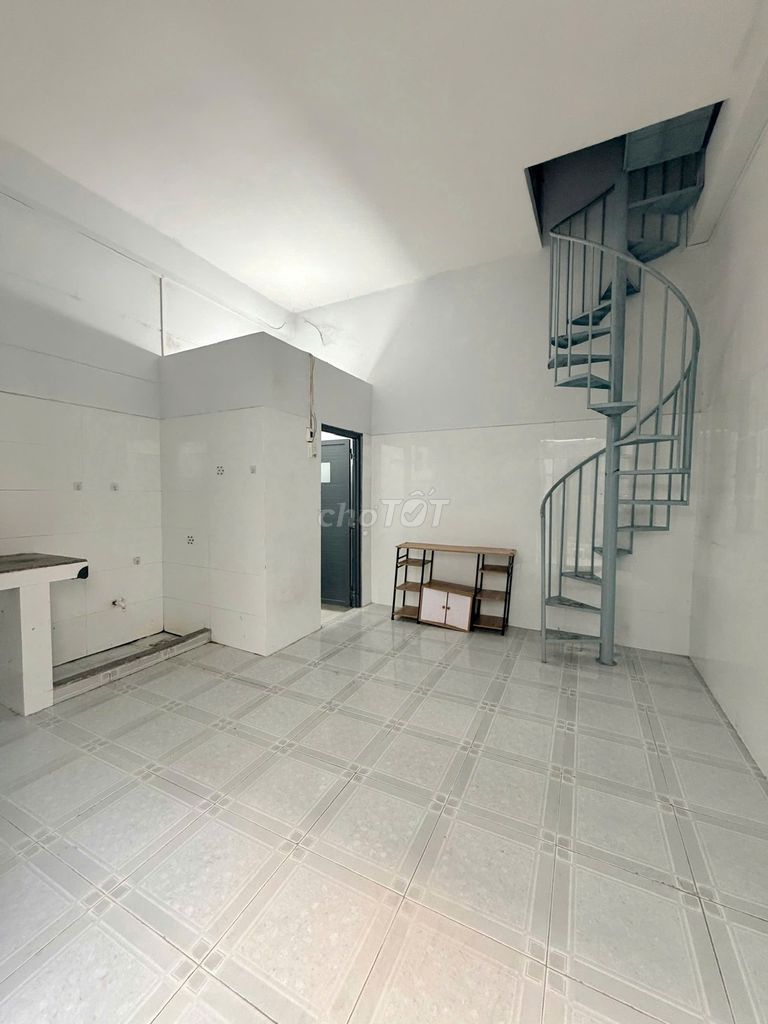 Phòng trọ trệt lửng mặt tiền hẻm đường Nguyễn Văn Linh chỉ 2,2 triệu