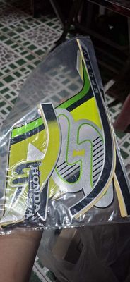 Tem dán Honda Scoopy Sporty Nhựa. Mua bán Phụ tùng xe tại Quận 1 Tp Hồ Chí Minh được đăng bởi Nguyen Minh