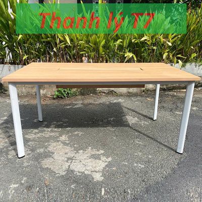 Bàn họp 1m6 # bàn họp chan sắt # bàn văn phòng. Mua bán Đồ dùng văn phòng tại Quận 10 Tp Hồ Chí Minh được đăng bởi KDHD