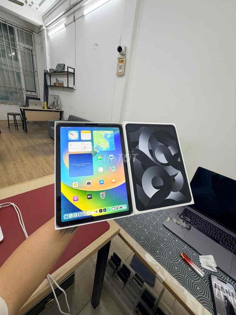 iPad Air 5 Chíp M1 Wifi 64G Like New 99% Nguyên Zi. Mua bán Máy tính bảng tại Quận Đống Đa Hà Nội được đăng bởi Hà Nội Mobile Bao Duyệt Nợ Xấu hình 1