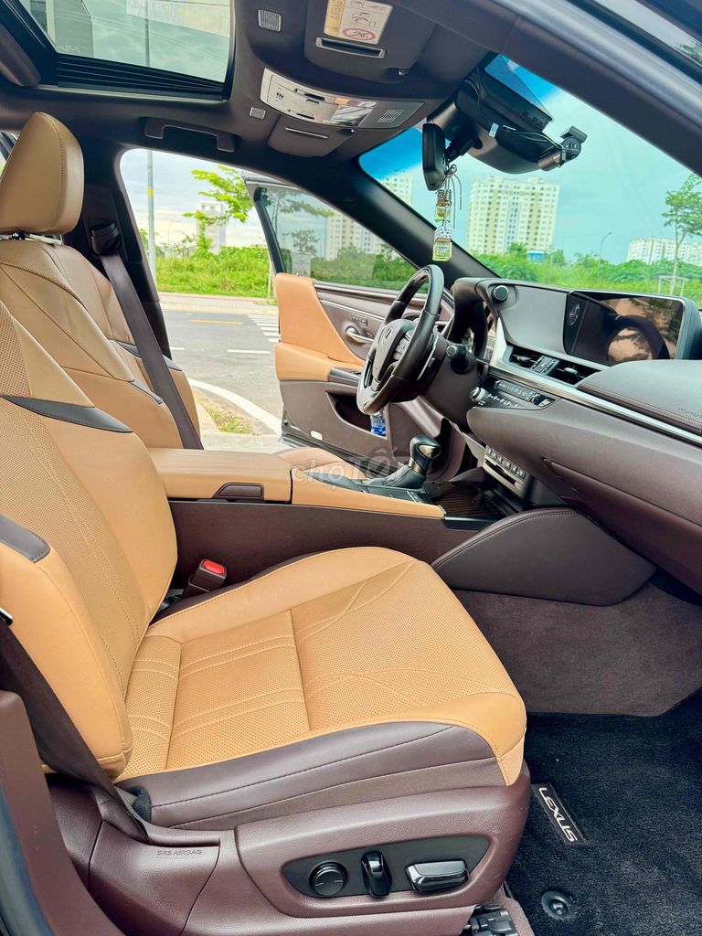 Lexus ES 2020 250 - 27600 km. Mua bán Ô tô tại Quận 7 Tp Hồ Chí Minh được đăng bởi Duy Phạm hình 13