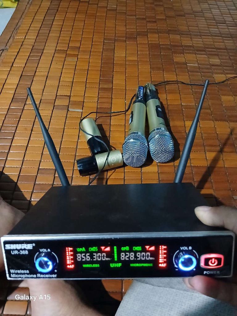 Micro không dây Shure UR-368 Vàng Đen Đã sử dụng. Mua bán Tivi, Âm thanh tại Quận Gò Vấp Tp Hồ Chí Minh được đăng bởi Anh manh hình 1