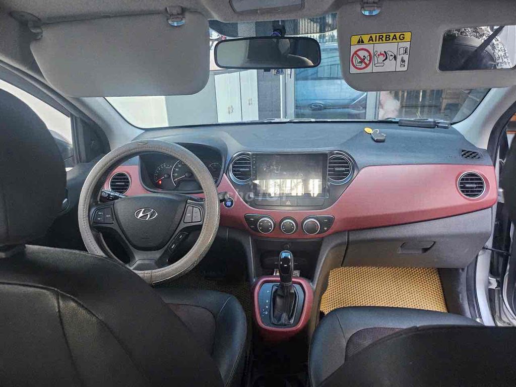 Hyundai i10 2017 Автоматический серебристый