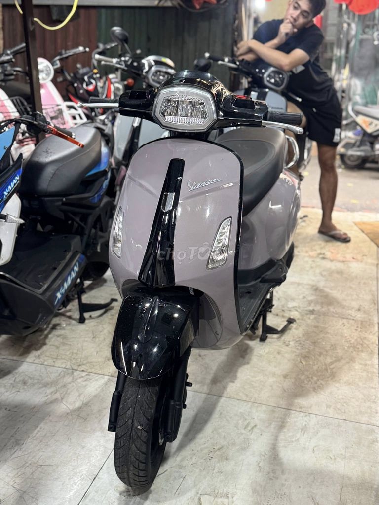 Vespa xám bình mới thay chạy khoẻ. Mua bán Xe điện tại Quận Cầu Giấy Hà Nội được đăng bởi Xe Điện 257 Hoàng Quốc Việt  hình 1