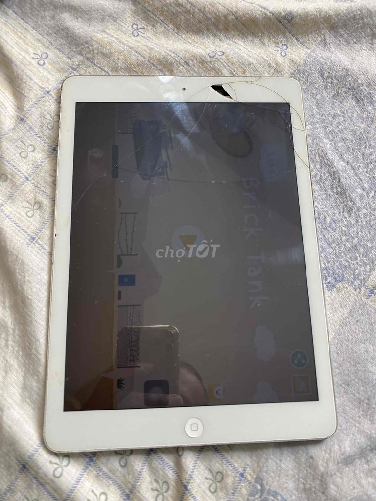 Apple iPad Air Trắng nứt kính còn màn hình. Mua bán Máy tính bảng tại Quận Tân Bình Tp Hồ Chí Minh được đăng bởi Phước hình 1
