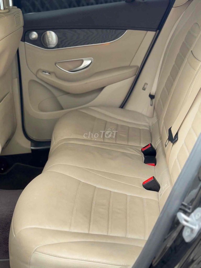 Mercedes Benz GLC300 4Matic sx 2018 đen/kem