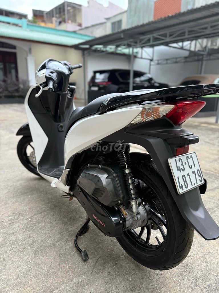 SH 125 2015 màu trắng xe đẹp nguyên rin. Mua bán Xe máy tại Quận Thanh Khê Đà Nẵng được đăng bởi Long hình 6