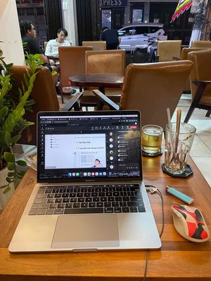 giaoluu window -MacBook Pro 2017 i7, 16GB, 13 inch. Mua bán Laptop tại Quận Tân Bình Tp Hồ Chí Minh được đăng bởi Đặng Thanh Lâm
