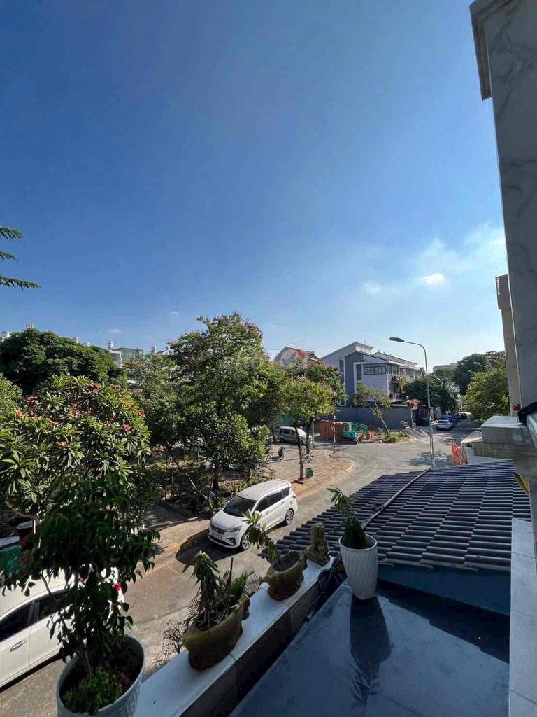Nhà Đẹp Mặt Tiền khu Văn Phòng Chính Phủ, ngay cổng Vạn Phúc City
