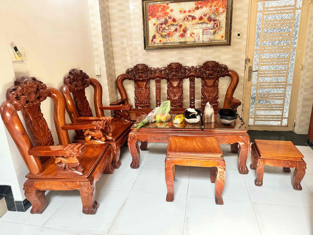 Bộ bàn ghế gỗ phòng khách Nâu đỏ chạm khắc. Mua bán Bàn ghế tại Quận 6 Tp Hồ Chí Minh được đăng bởi Nguyen Tam Vy hình 1