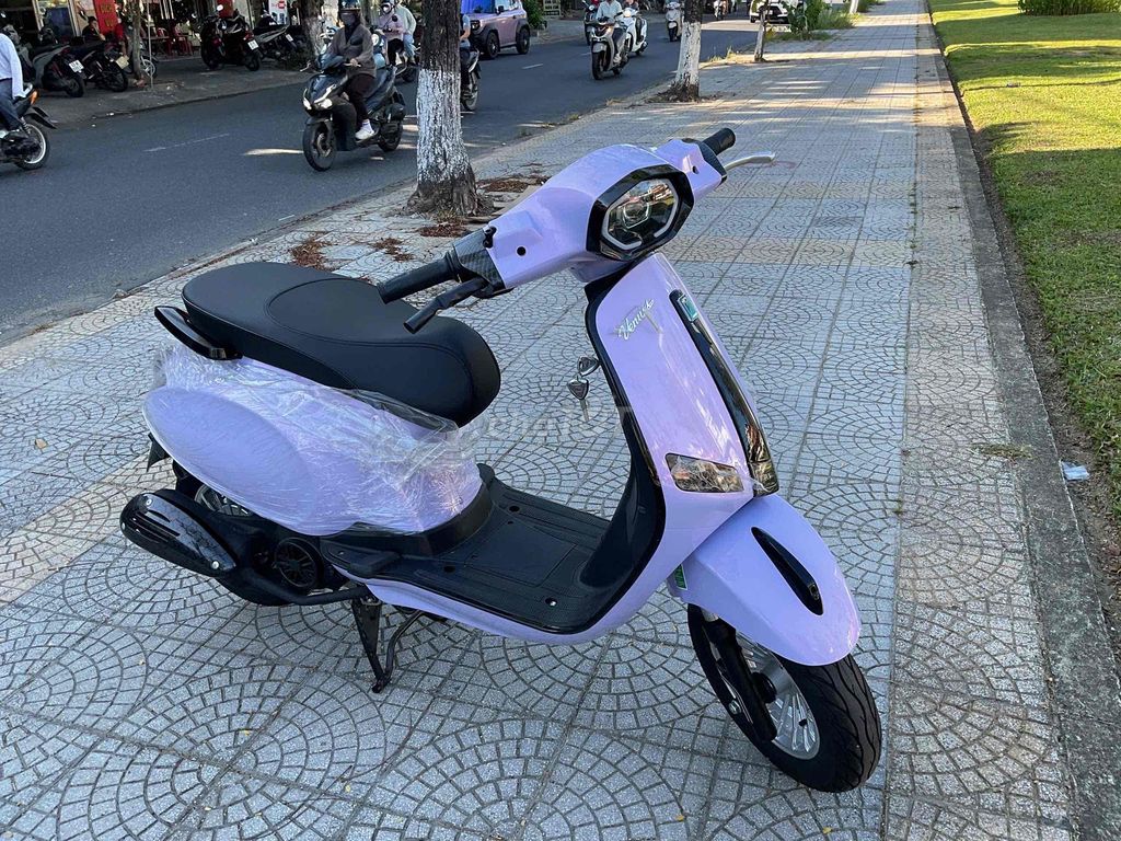 Новый фиолетовый скутер 50cc