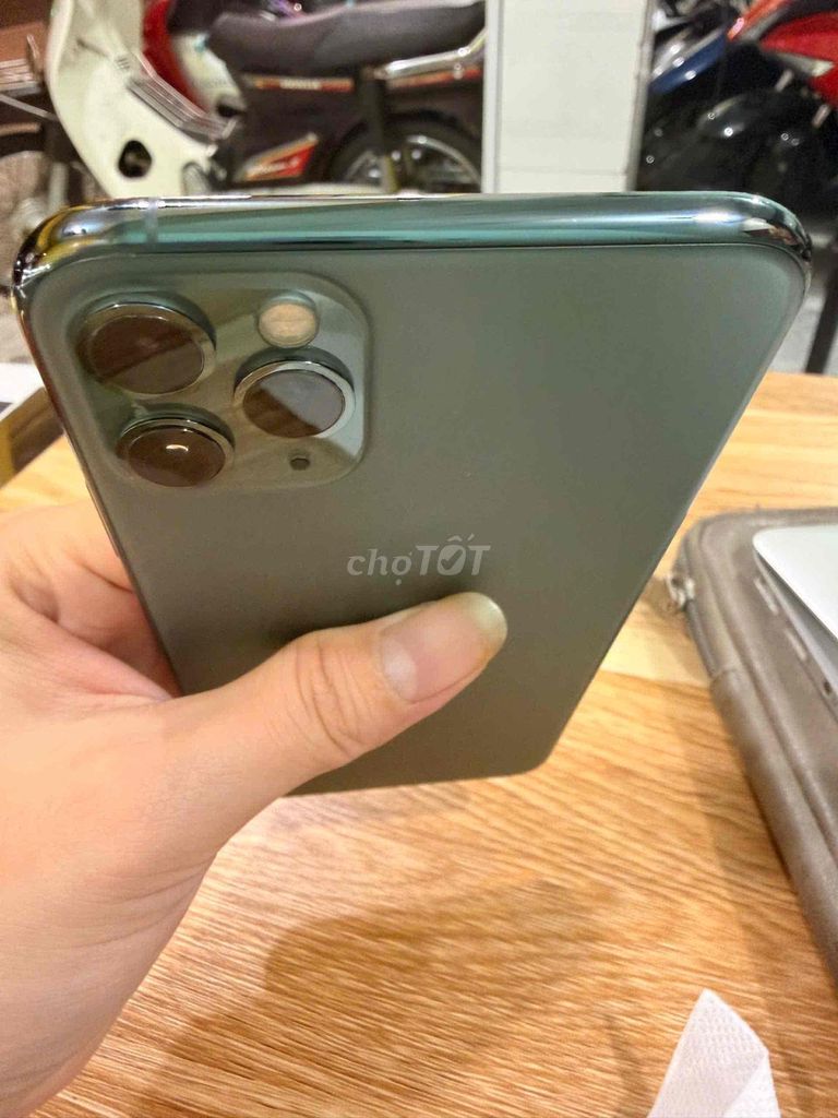 Apple iPhone 11 Pro Max 256GB Xanh rêu Like New. Mua bán Điện thoại tại Thị xã Tân Uyên Bình Dương được đăng bởi Cầm Đồ HY Phát hình 1
