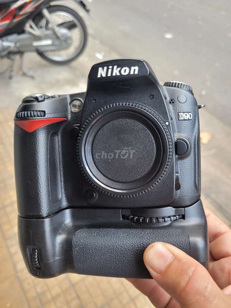 Nikon D90 như mới    kèm Grip