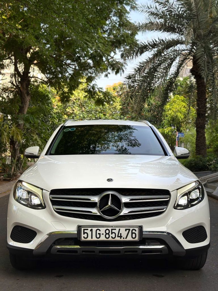 Merc GLC250 4Matic Trắng/Kem Odo chỉ 60 ngàn Km. Mua bán Ô tô tại Quận 8 Tp Hồ Chí Minh được đăng bởi Gon Nguyen hình 1
