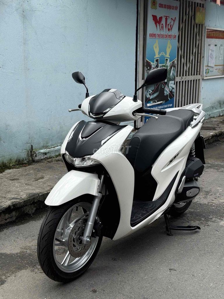 Honda SH 125i ABS 2026 Trắng đen odo: 800km