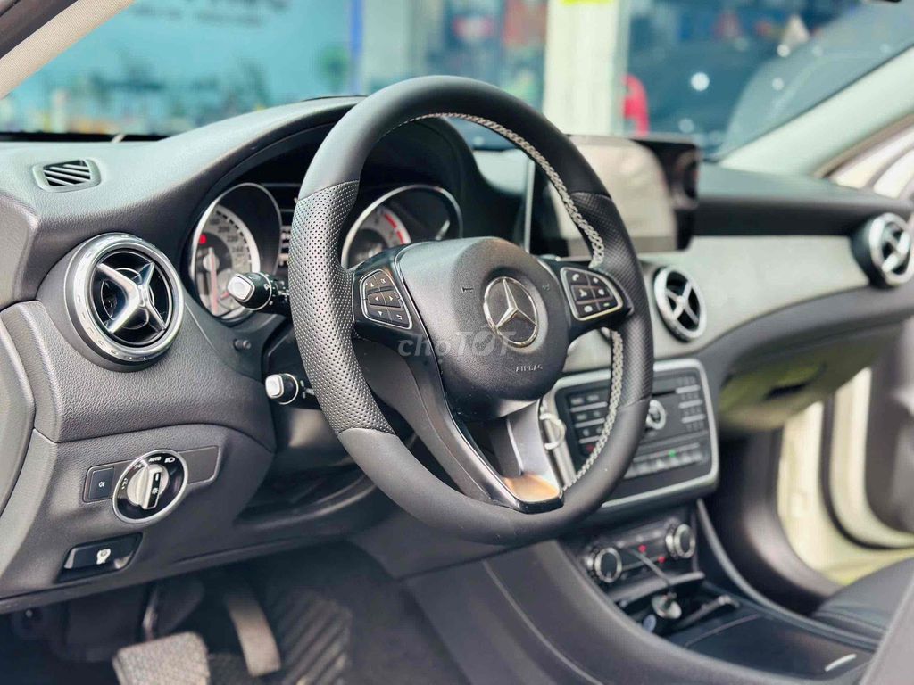 Mercedes Benz GLA 200 Model 2017. Mua bán Ô tô tại Quận 8 Tp Hồ Chí Minh được đăng bởi Hồng Phúc hình 7