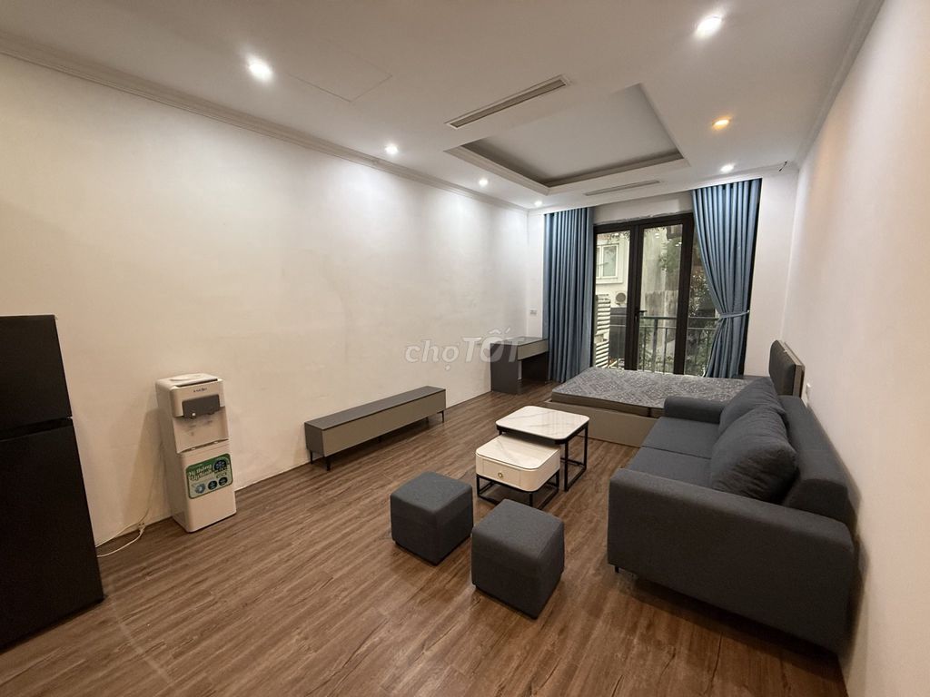Cho thuê căn hộ mặt phố 141 Bùi Thị Xuân 40m2 - Ban công view phố