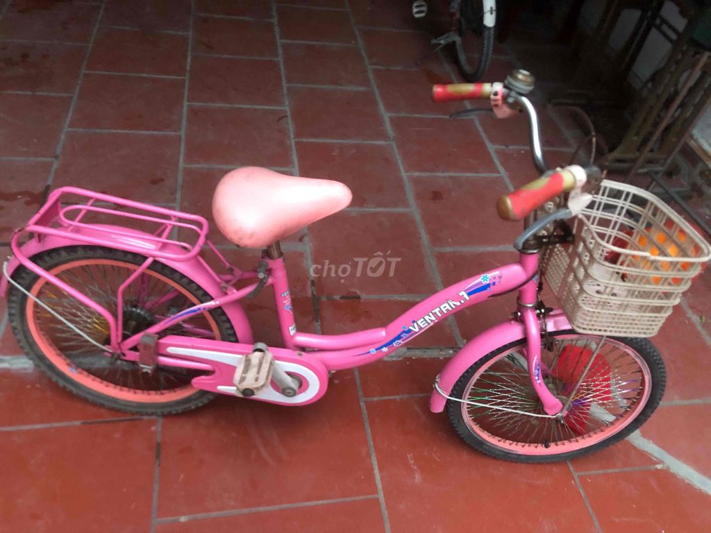 Xe đạp trẻ em Khung thép Hồng Bé gái. Mua bán Mẹ và bé tại Quận Cầu Giấy Hà Nội được đăng bởi lê linh hình 1
