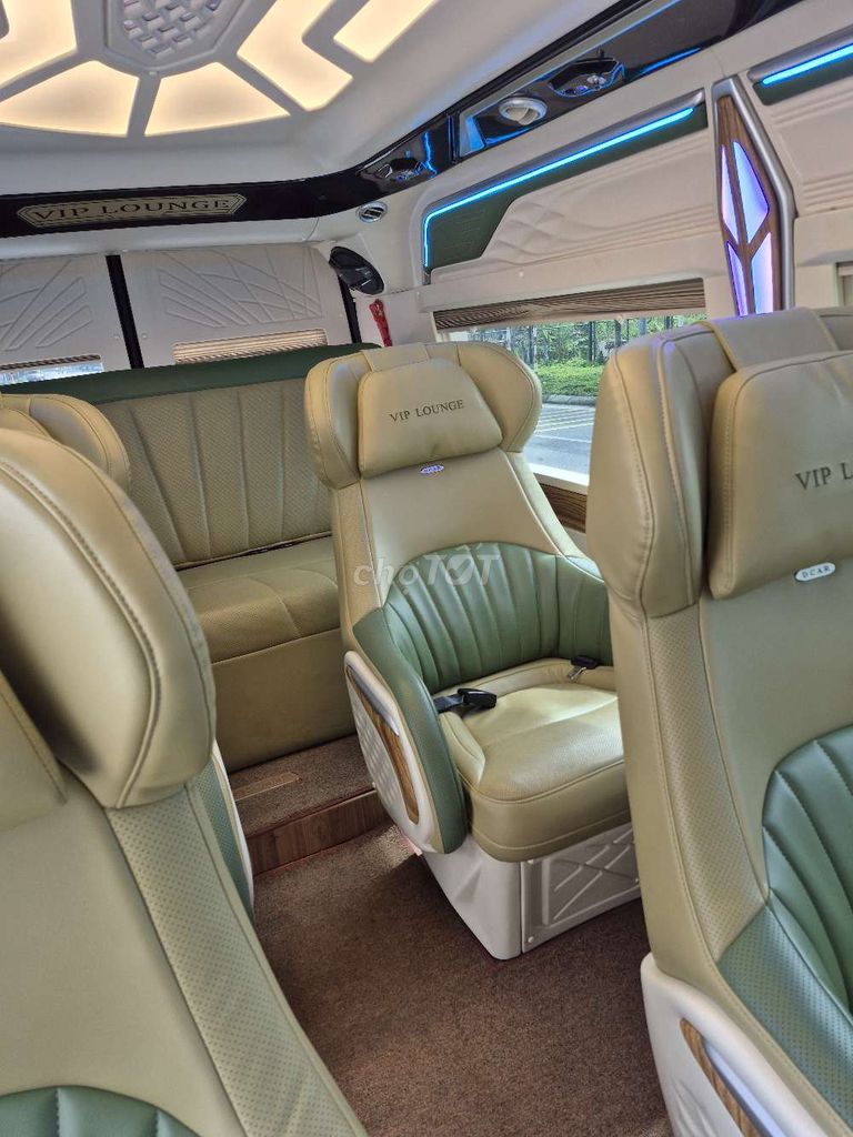 Ford Transit VIP Lounge 10 chỗ số sàn. Mua bán Phương tiện khác tại Quận Long Biên Hà Nội được đăng bởi Ngô hùng hình 12