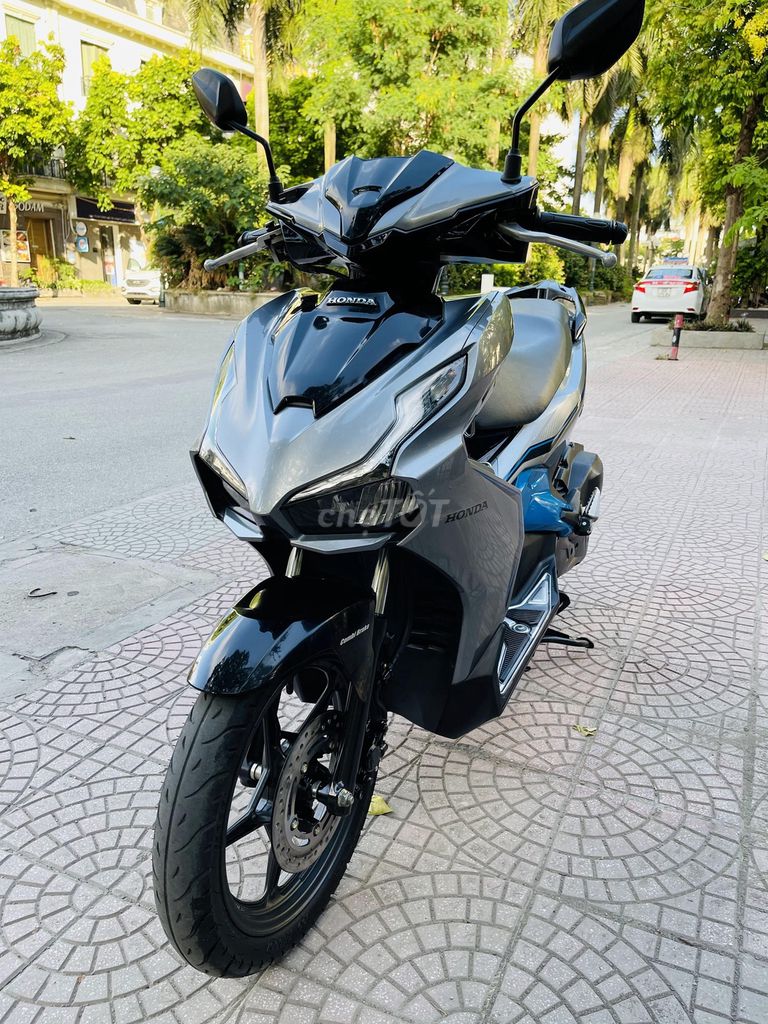 Оригинальная красота Honda Airblade 125 2023 Серый цинк