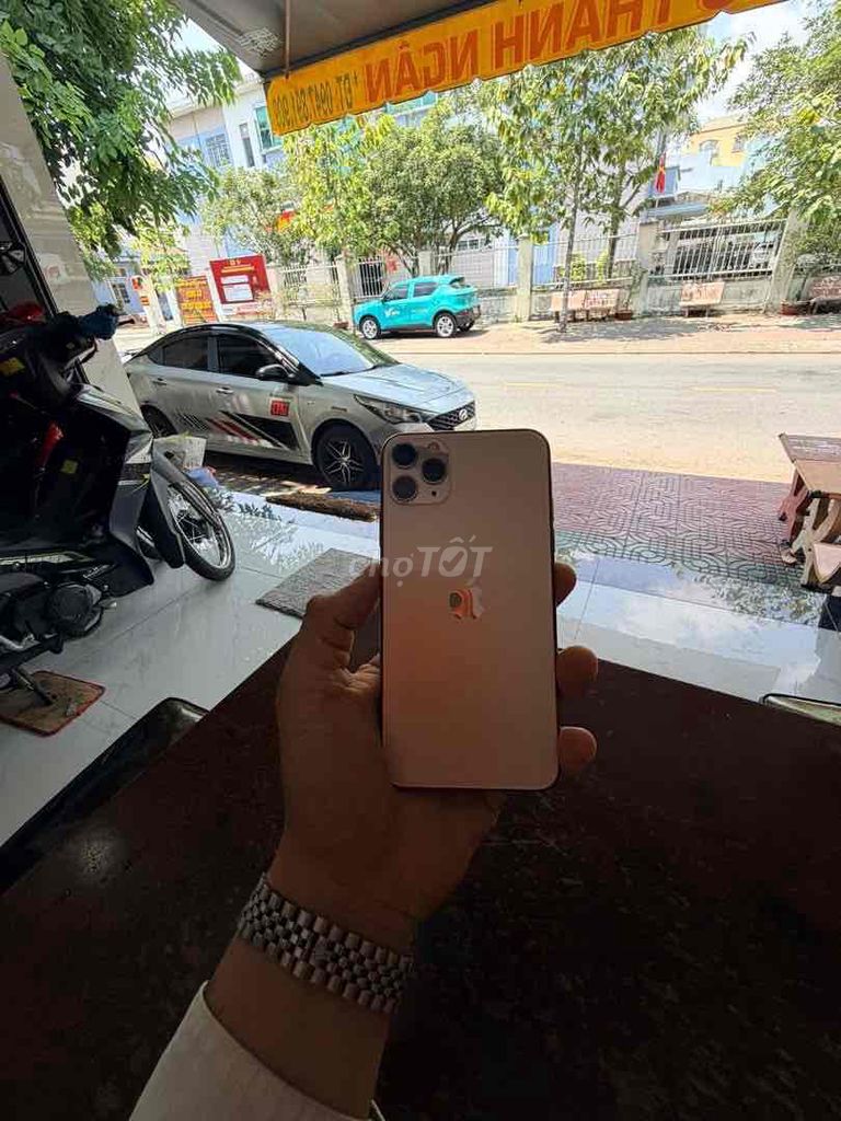 Apple iPhone 11 Pro Max 64GB Gold 100%. Mua bán Điện thoại tại Thành phố Trà Vinh Trà Vinh được đăng bởi Cầm đồ Thành Ngân hình 1