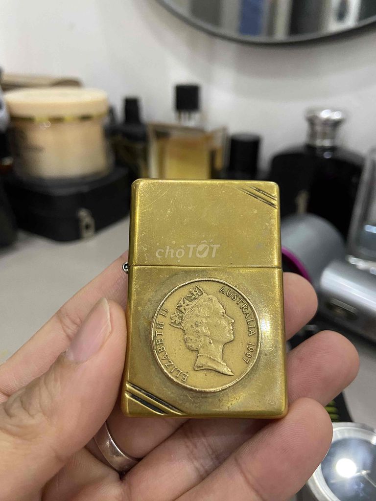 Zippo vintage đời 2001