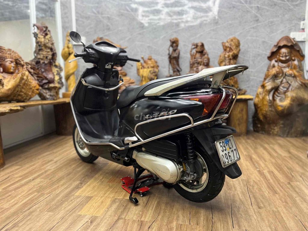 Honda Lead 2011, номер Хошимина, глушение на подножку