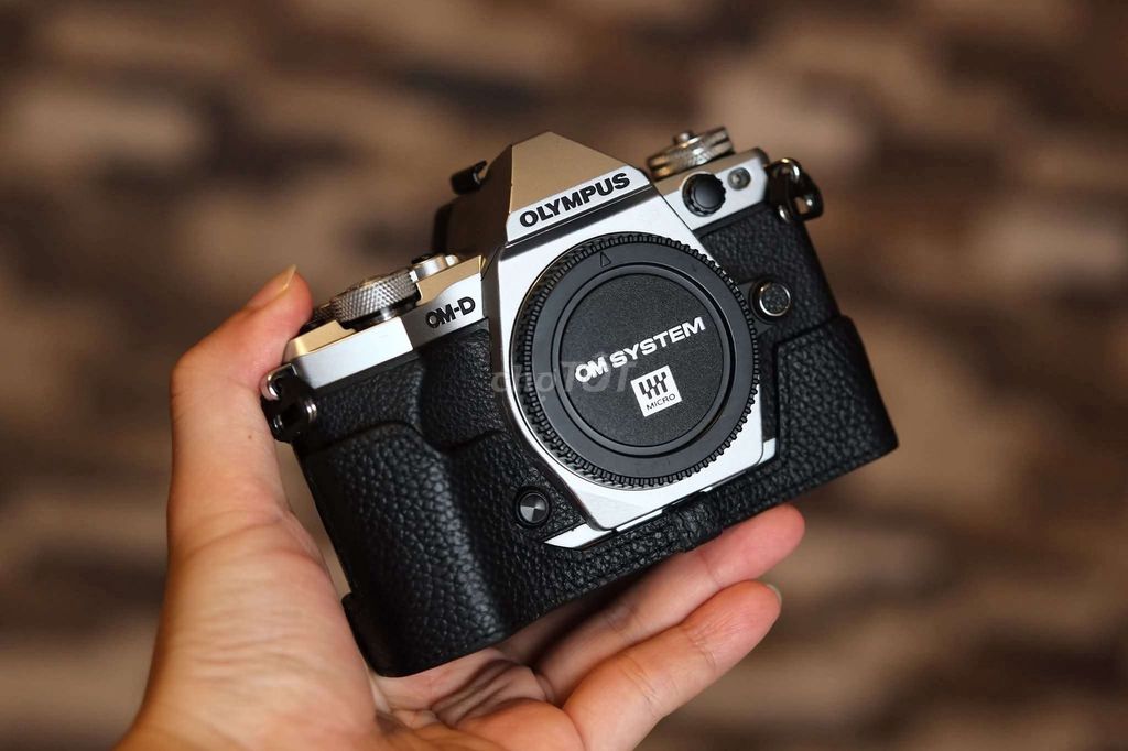 Máy ảnh Olympus EM5 Mark 2 Bạc 97%. Mua bán Máy ảnh, Máy quay tại Quận 10 Tp Hồ Chí Minh được đăng bởi Đại Phong hình 1