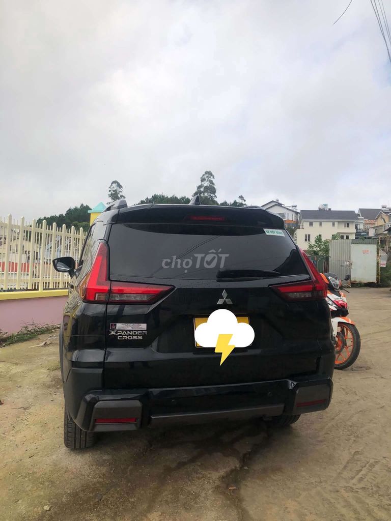 Mitsubishi Xpander Cross 7 chỗ Đen Thể thao