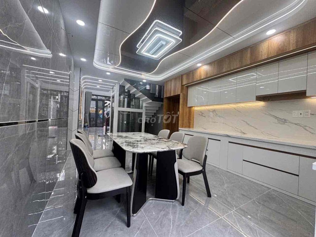 Дом рядом с Khu Tên Lửa, 4x19м, 4 этажа, лифт 450 кг, с мебелью