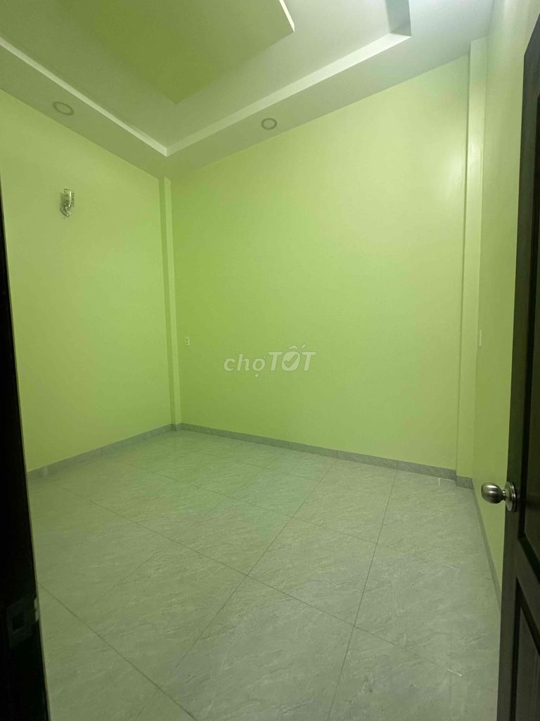 Новый дом в переулке Бау Кат, район 12, Танбинь. Площадь: 3,7 x 18 м, 1 этаж + антресоль, 13 млн