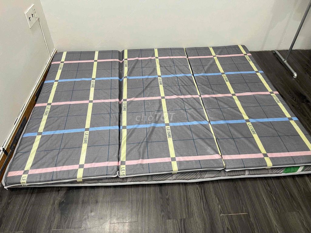 Nệm gấp 1m6 Xám. Mua bán Giường, chăn ga gối nệm tại Quận 3 Tp Hồ Chí Minh được đăng bởi Nguyễn Tấn Phát hình 1