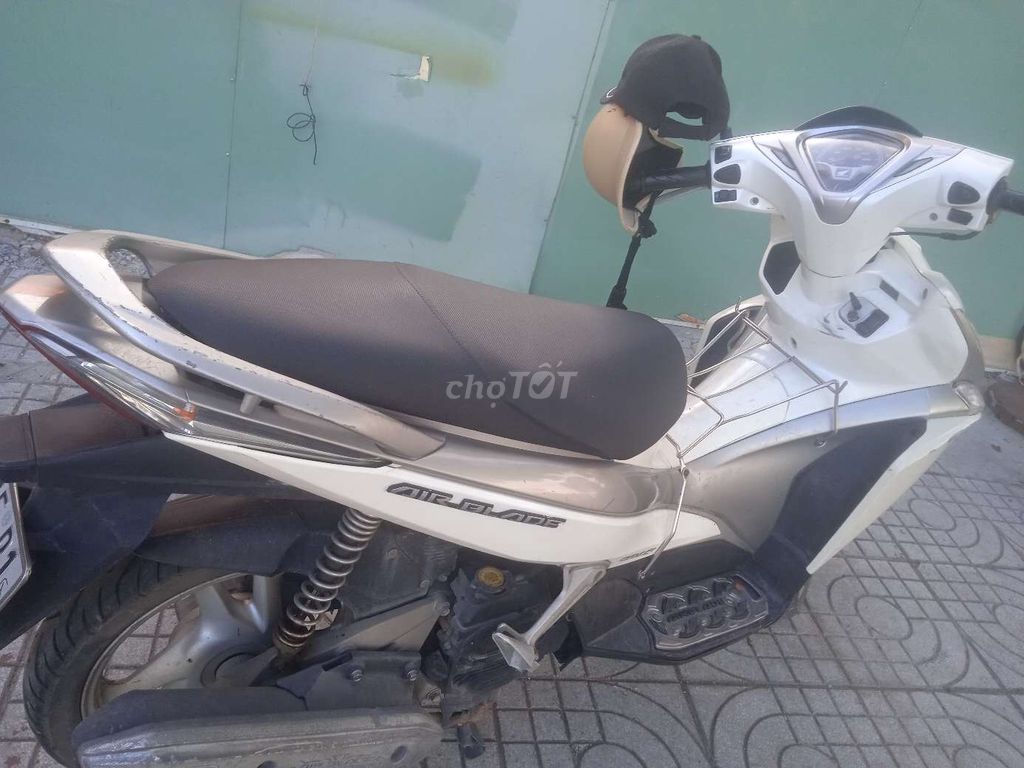 Cần bán xe ga Honda Airblade Fi màu đẹp. Mua bán Xe máy tại Huyện Thuỷ Nguyên Hải Phòng được đăng bởi Bui khac dung  hình 2