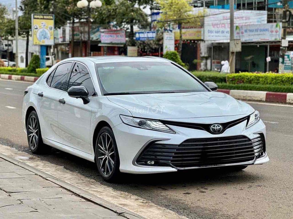 Toyota Camry 2022 2.0 Q. Mua bán Ô tô tại Quận Đống Đa Hà Nội được đăng bởi Hùng Nguyễn hình 1