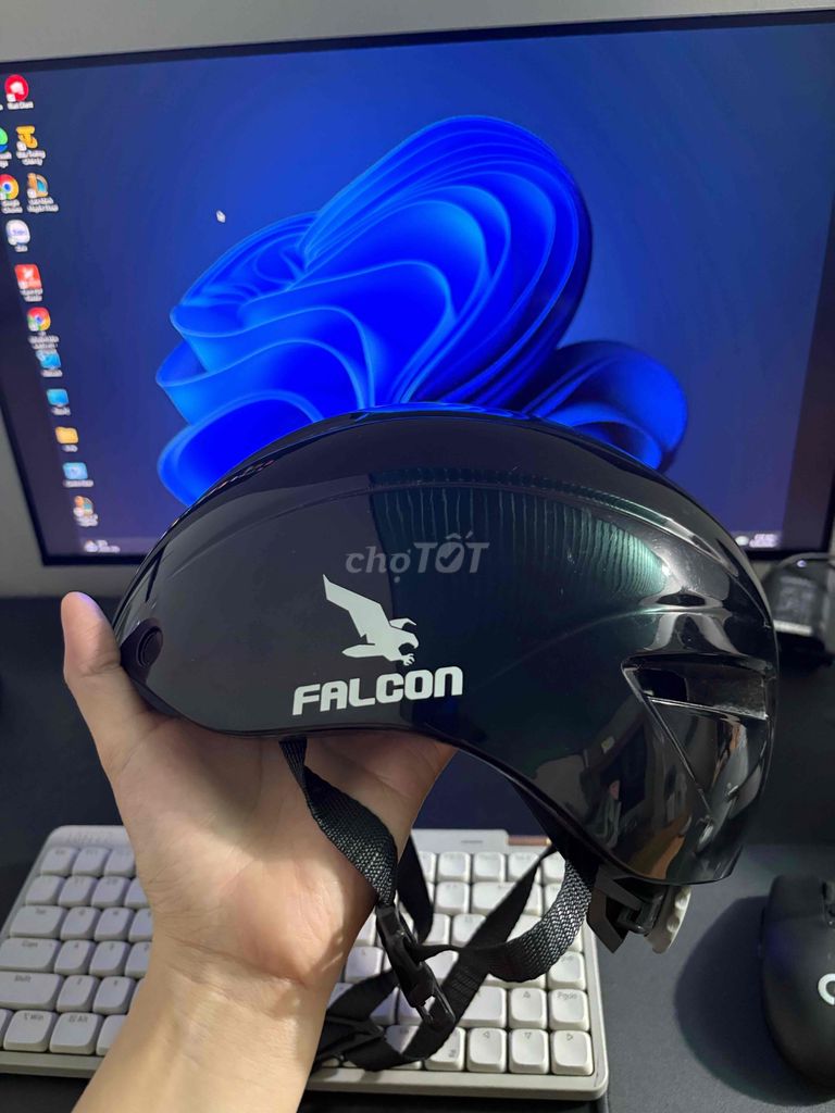 Nón xe đạp Falcon Đen bóng M Rất mới