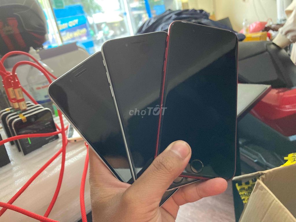 Apple iPhone SE 2020 64GB Đỏ Đã sử dụng. Mua bán Điện thoại tại Quận Bình Thạnh Tp Hồ Chí Minh được đăng bởi Văn Lâm hình 1