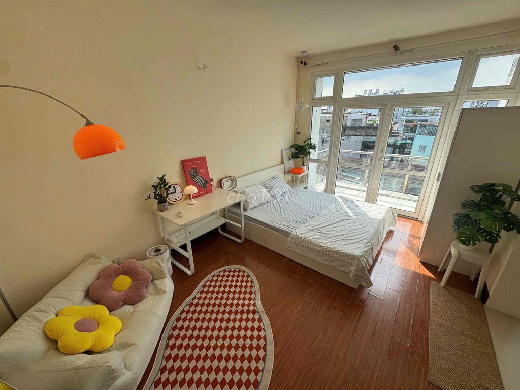 Thuê căn hộ studio ban công siêu thoáng khu Phan Xích Long Phú Nhuận