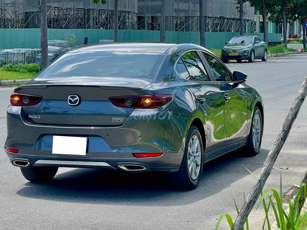 Mazda 3 Luxury 2023 Серый 17 000 км