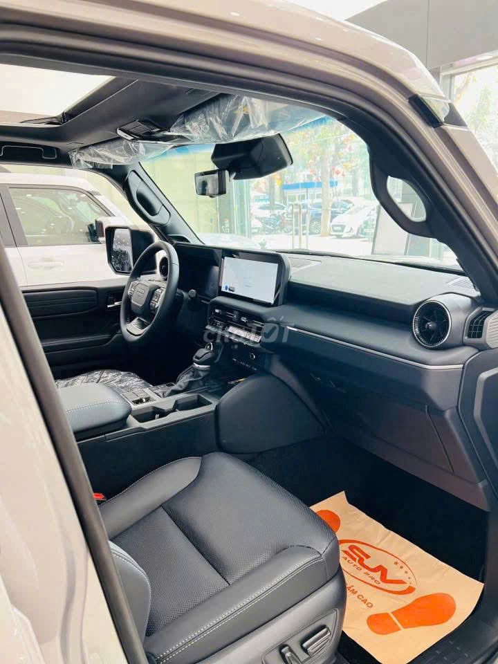 Toyota Land Cruiser Prado 5 мест, серого цвета