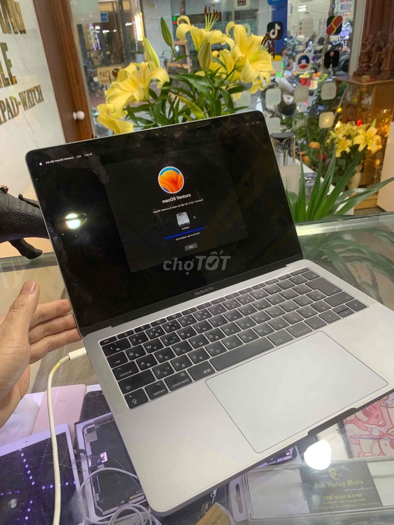 macbook pro 2017 zin all ram 8/256g 99%