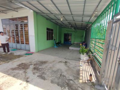 Nhà Nguyên Căn Phường Long Hoa Hòa Thành To Rộng Có bãi xe hơi.