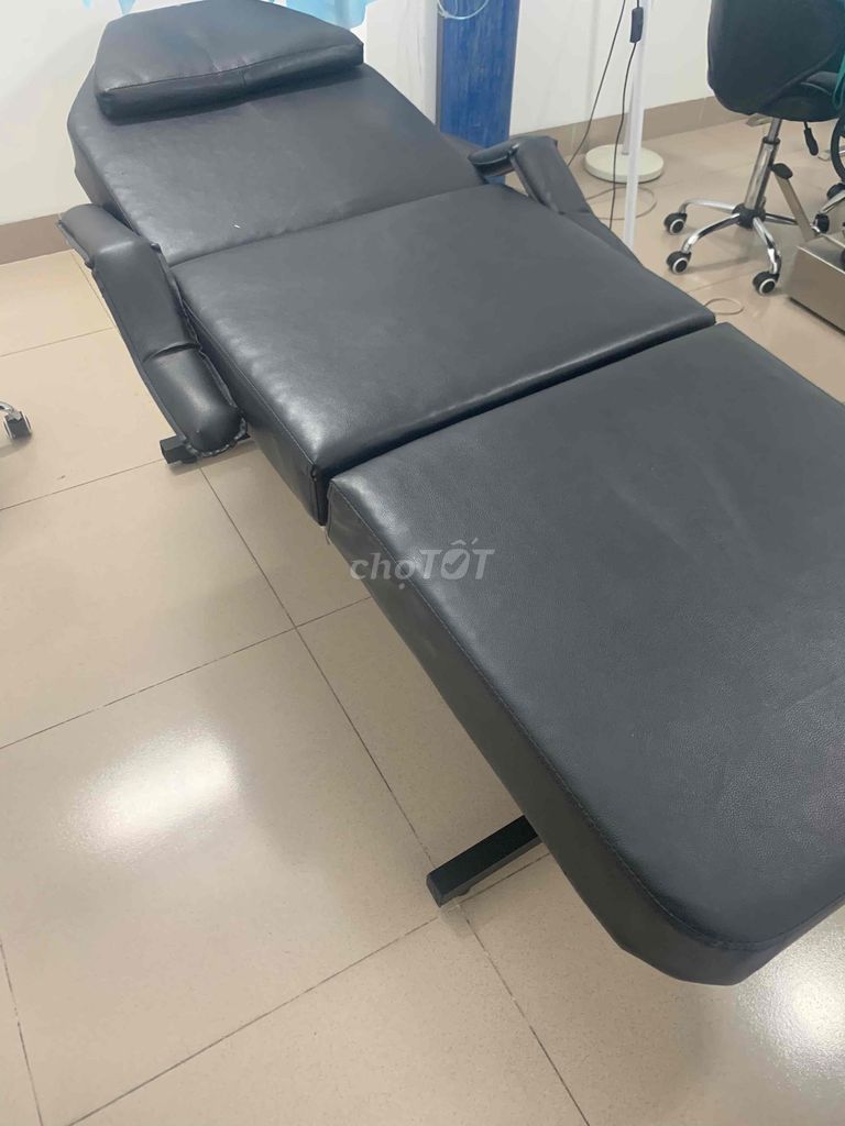 THANH LÝ SPA: BÁN BÀN, GHẾ, GIƯỜNG, ĐÈN LED
