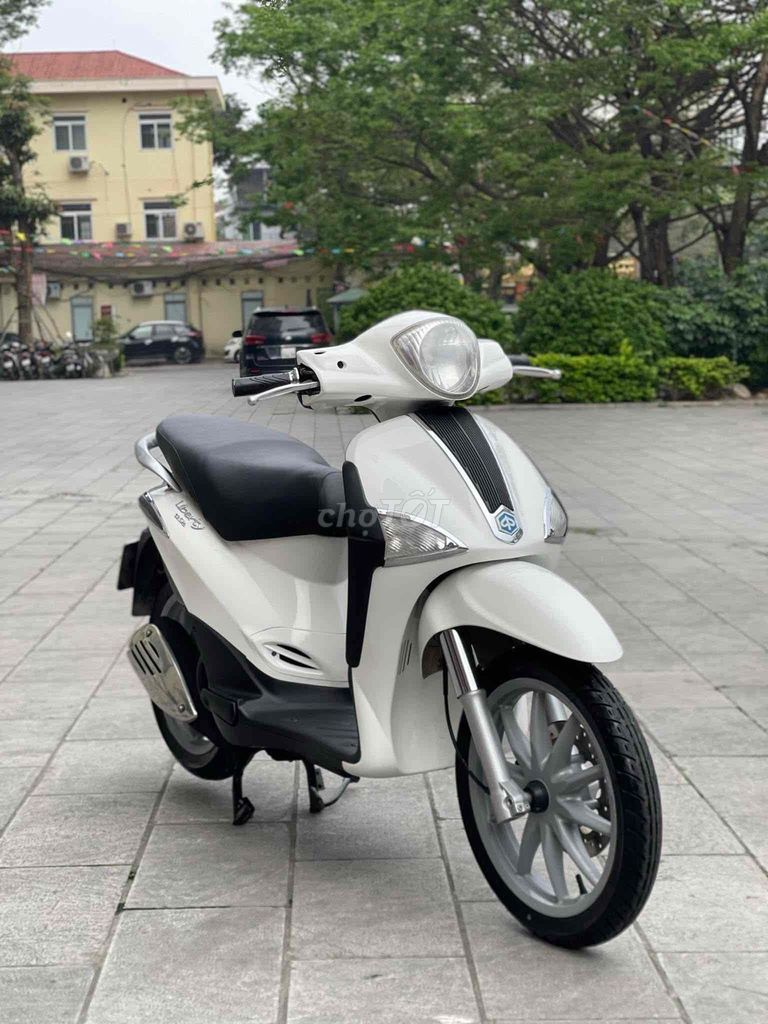 Hang đẹp Liberty 125ie 2012 màu trắng đẹp như mới. Mua bán Xe máy tại Quận Cầu Giấy Hà Nội được đăng bởi Anh Khoa hình 3