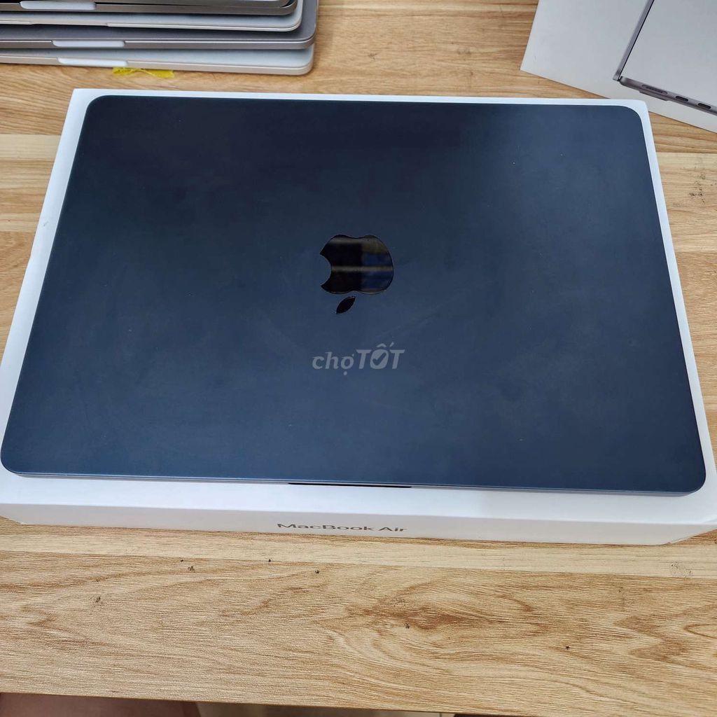 Bán Macbook Air M2/8/256 midnight fbox . Mua bán Laptop tại Quận Ba Đình Hà Nội được đăng bởi Minh Trang hình 1