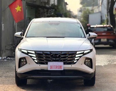 Tucson 2022 máy dầu màu trắng