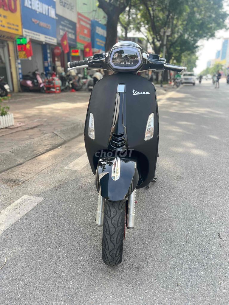 Xe điện Vespa đen nhám đèn vuông đủ giấy tờ